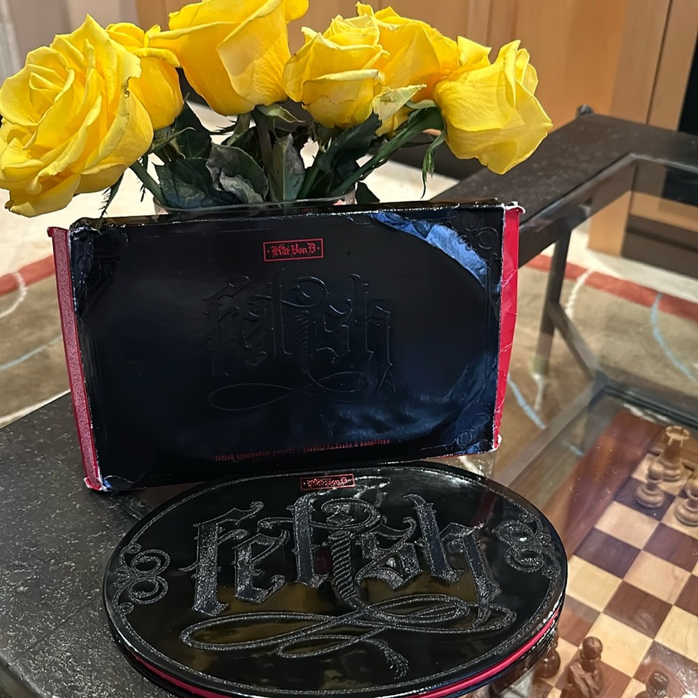 KAT VON D FETISH EYESHADOW PALETTE NIB